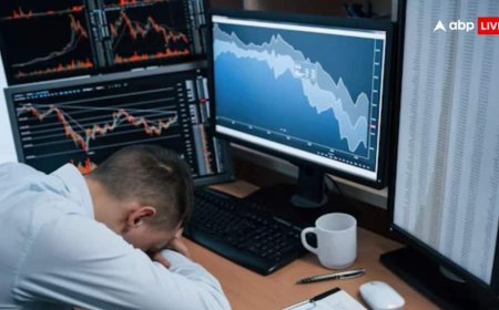 रुपये में रिकॉर्ड गिरावट के बीच 533 अंक लुढ़का सेंसेक्स, निफ्टी 25900 के नीचे, जानें कल कैसी रहेगी चाल