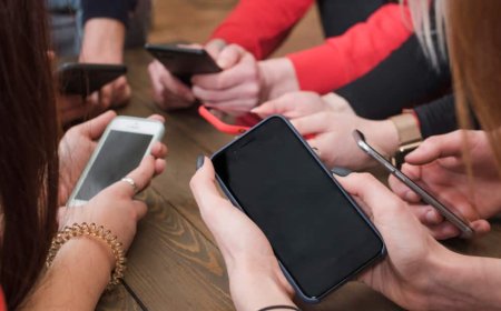 2026 में फोन खरीदना होगा मुश्किल, सस्ते मॉडल कम कर सकती हैं कंपनियां, वजह जानकर चौंक जाएंगे आप