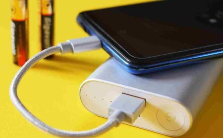 सिर्फ 5 स्मार्ट Android ट्रिक्स जो आपके फोन की बैटरी को घंटों तक जिंदा रख देंगी, चार्जर भूल जाएंगे