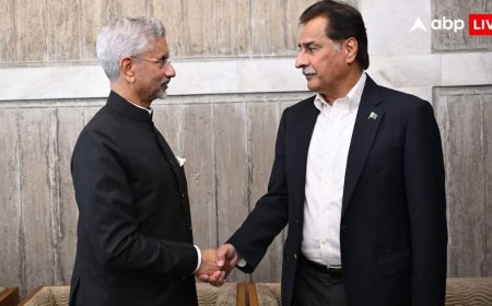 ऑपरेशन सिंदूर के बाद पहली बार पाकिस्तानी नेता से मिले विदेश मंत्री एस जयशंकर, ढाका में क्यों हुई मुलाकात?