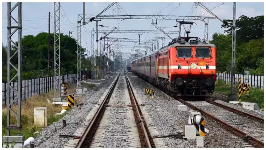 आनंद विहार से गुवाहाटी जा रही नॉर्थ ईस्ट एक्सप्रेस में अचानक धमाका, धुआं-धुआं हुआ कोच; मची अफरा-तफरी