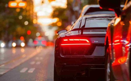 अब सड़कें खुद करेंगी बात! Vehicle-to-Vehicle टेक्नोलॉजी से भारतीय ड्राइवर्स को मिलेगा सबसे बड़ा अपग्रेड