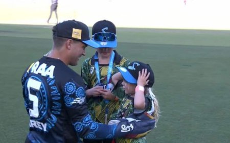 Watch: मां की ममता देखी होगी, नहीं देखा होगा पिता का ऐसा प्यार, BBL में मैदान पर दिखा अनोखा नजारा