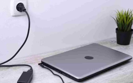 लैपटॉप को चार्जिंग पर लगाकर कभी भी नहीं करने चाहिए ये 5 काम! पहला वाला तो सभी लोग करते हैं