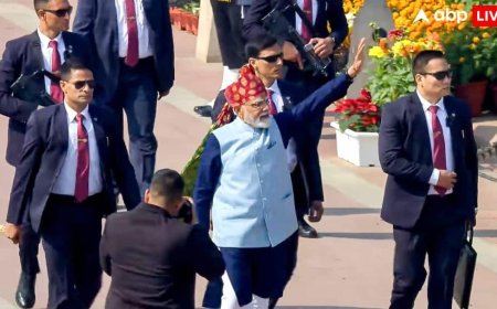 Happy Republic Day 2026: नेवी ब्लू कुर्ता, सफेद पायजामा और टाई-डाई पगड़ी, 77वें गणतंत्र दिवस पर पीएम मोदी के लुक की क्यों हो रही चर्चा