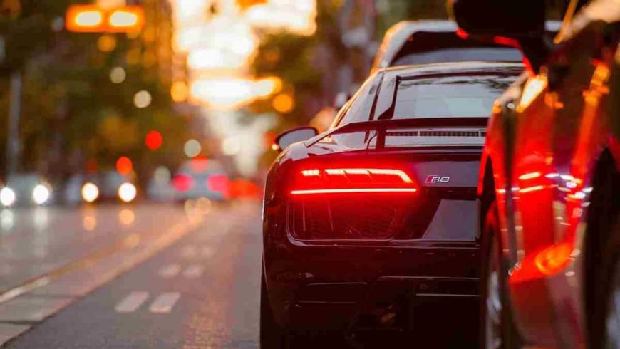 अब सड़कें खुद करेंगी बात! Vehicle-to-Vehicle टेक्नोलॉजी से भारतीय ड्राइवर्स को मिलेगा सबसे बड़ा अपग्रेड