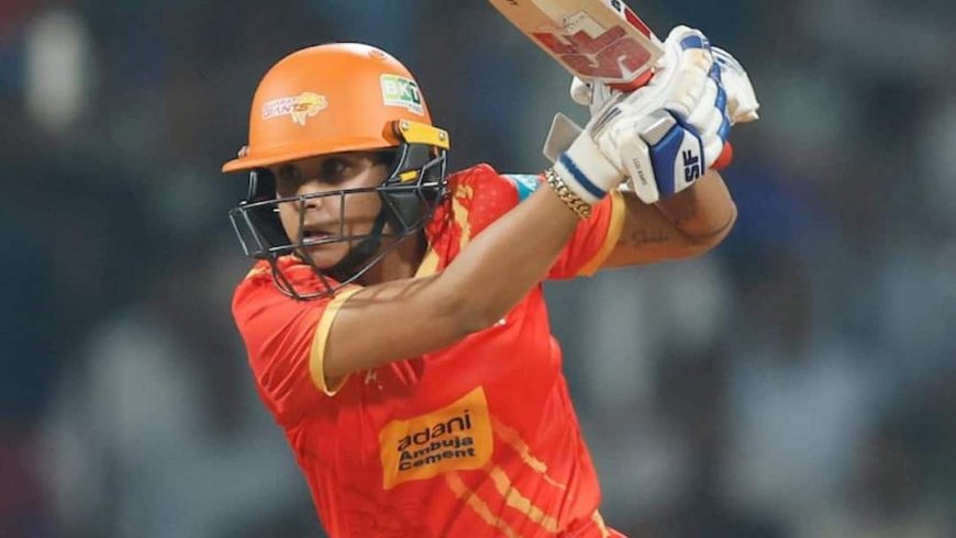 कौन हैं आयुषी सोनी? WPL में रिटायर्ड आउट होने वाली बनीं पहली बल्लेबाज