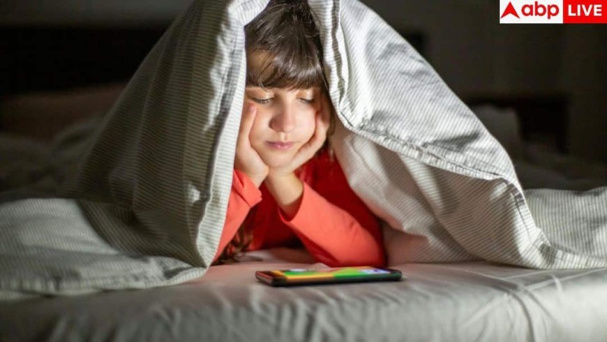 Child Mobile Phone Effects: छोटे बच्चों को बात-बात पर पकड़ा देते हैं मोबाइल, जानें आगे चलकर क्या होती हैं दिक्कतें?