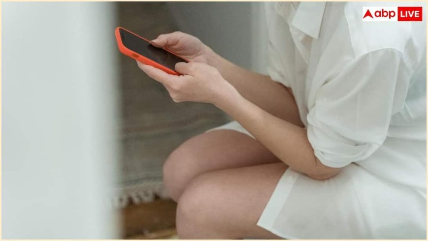 क्या आप भी टॉयलेट में यूज करते हैं फोन? तुरंत बदल लें आदत वरना शरीर बन जाएगा बीमारियों का घर