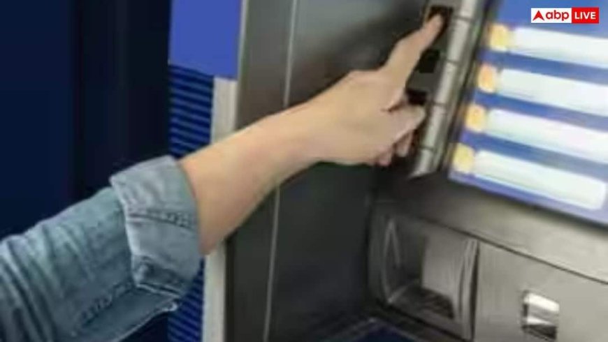 एटीएम से नकद निकासी घटी; लेकिन लोग एक बार में निकाल रहे ज्यादा पैसा, जानें गांव और शहरों का ट्रेंड