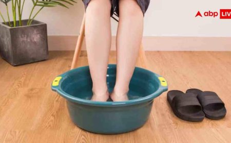 पैरों को नमक वाले पानी में डालते ही शुरू होता है डिटॉक्स, आयुर्वेद ने बताए फायदे
