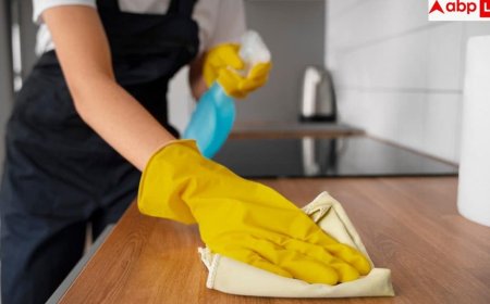 Kitchen Oil Spill Cleaning: किचन में पड़ गए हैं तेल के दाग तो करें ये काम, मिनटों में हो जाएंगे छूमंतर