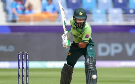 IND VS PAK: 'बाबर आजम को बाहर निकालो टीम से', पाकिस्तान की हार के बाद इन खिलाड़ियों ने की मांग