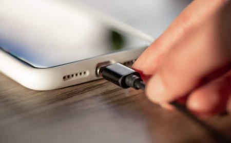 फोन के USB पोर्ट में भूलकर भी न लगा लें ये डिवाइसेस, हो जाएगा बड़ा नुकसान, खर्चा भी आएगा