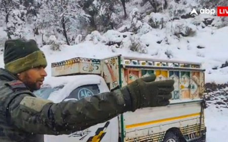 AK-47, तुर्किए मेड पिस्टल और गोला बारूद... जम्मू-कश्मीर के सुंदरबानी में घुसपैठ की कोशिश नाकाम, सामान बरामद