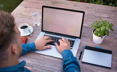 स्कूल या कॉलेज के लिए लैपटॉप खरीदने से पहले इन 7 जरूरी फीचर्स को चेक करना न भूलें, नहीं तो हो सकता है बड़ा नुकसान