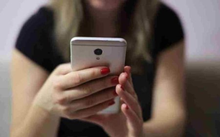 सावधान! आपकी जासूसी कर रहा है आपका स्मार्टफोन! इन तरीकों से चल जाता है पता