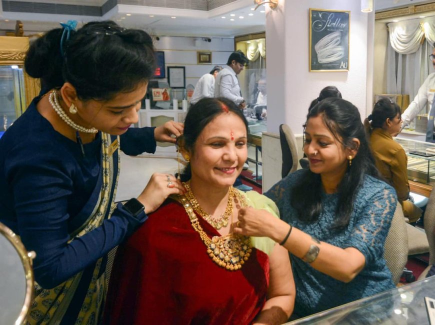 Gold-Silver Rate: क्रैश होने के बाद अब फिर से उठ रही सोने-चांदी की कीमतें, जानें आपके शहर में कितनी है 24 कैरेट की कीमत?