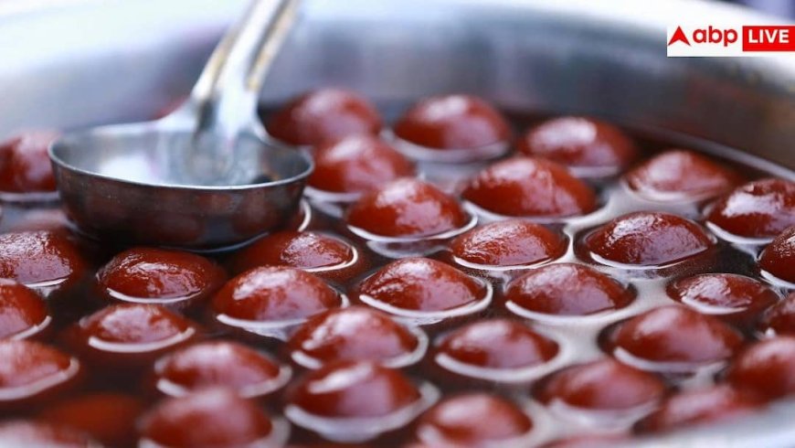 Gulab Jamun Recipe: घर में कैसे बनाएं हलवाई से भी टेस्टी और सॉफ्ट गुलाब जामुन? हर कोई चाटने लगेगा उंगलियां