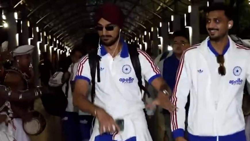 India vs Pakistan: श्रीलंका में स्वागत के दौरान अर्शदीप सिंह ने किया डांस, IND vs PAK मैच के लिए पहुंची टीम इंडिया; देखें वीडियो