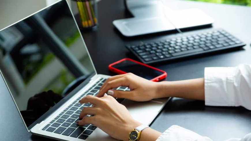 सही चलते-चलते खराब हो जाएगा लैपटॉप, ये गलतियां कर दीं तो बड़ी गड़बड़ हो जाएगी