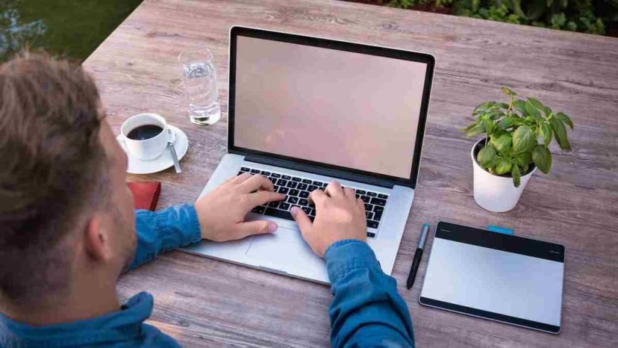 स्कूल या कॉलेज के लिए लैपटॉप खरीदने से पहले इन 7 जरूरी फीचर्स को चेक करना न भूलें, नहीं तो हो सकता है बड़ा नुकसान