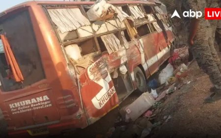 Hyderabad Road Accident: निज़ामाबाद के सड़क पर मच गई चीत्कार! NH44 पर पलटी बस, 4 की मौत, कई घायल