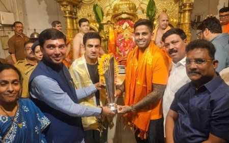 सिद्धिविनायक मंदिर पहुंची 2026 टी20 वर्ल्ड कप की ट्रॉफी, गंभीर-सूर्या ने भगवान गणेश से लिया आशीर्वाद