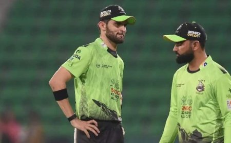 'बॉल टेम्परिंग' विवाद में पाक खिलाड़ी पर लगा बड़ा जुर्माना, PSL मैच में की थी शर्मनाक हरकत