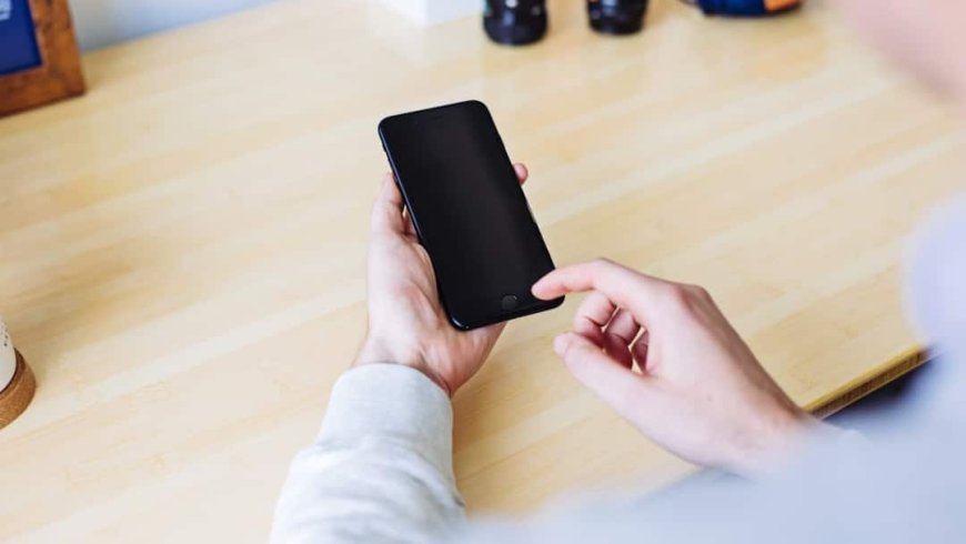 सर्विस सेंटर में फोन देने से पहले यह काम करना है जरूरी, भूल गए तो बड़ा खतरा, हो जाएगा भयंकर नुकसान