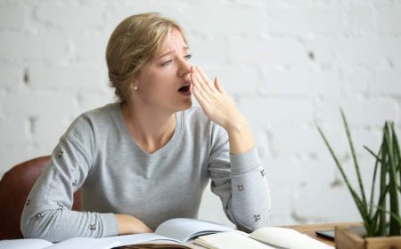 Excessive Yawning Causes: बार-बार आ रही है जम्हाई तो हल्के में न लें, जानें किन-किन बीमारियों का खतरा?