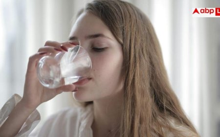 Dehydration Risks: प्यास लगने पर ही पीते हैं पानी? यह आदत आपकी किडनी को कर रही बीमार, जानें यूरोलॉजिस्ट की राय