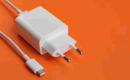 Tech Tips: फोन चार्जर पर लिखा R कोड क्या बताता है? 99% लोग करते हैं नजरअंदाज, सच जानकर रह जाएंगे हैरान