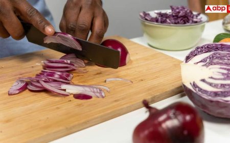 Kitchen Safety Tips: चॉपिंग बोर्ड खिसकने से कट सकता है हाथ! क्या आपने ट्राई किया यह वायरल हैक?