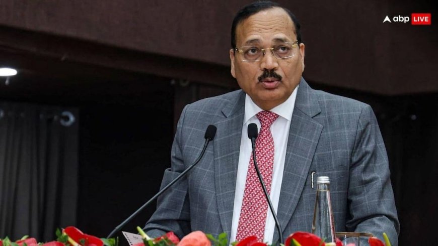 NCERT में न्यायपालिका पर विवादित चैप्टर लिखने वाले खुद वकील... SC पहुंचे तीनों शिक्षाविद, जानें CJI क्या बोले?