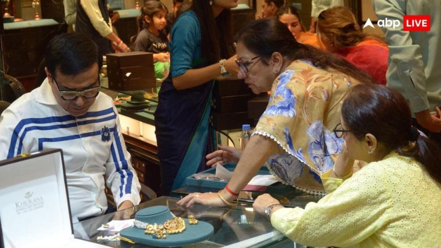 Gold Silver Price Today: सोने-चांदी की कीमतों में हलचल जारी, जानें आज आपको 10 ग्राम सोना खरीदने के लिए कितना करना होगा खर्च