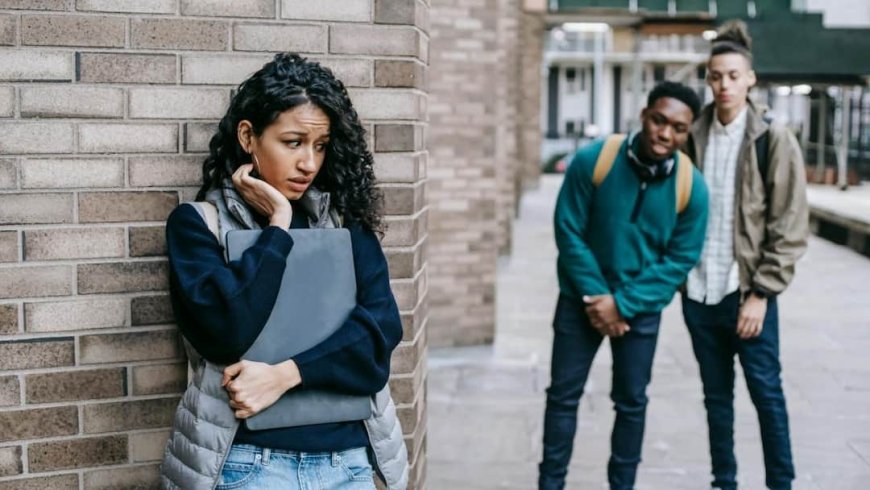 How To Deal With Negative People: शिकायत करने वालों ने कर रखा है परेशान? इन आसान तरीकों से हैंडल करें नेगेटिव लोगों का ड्रामा