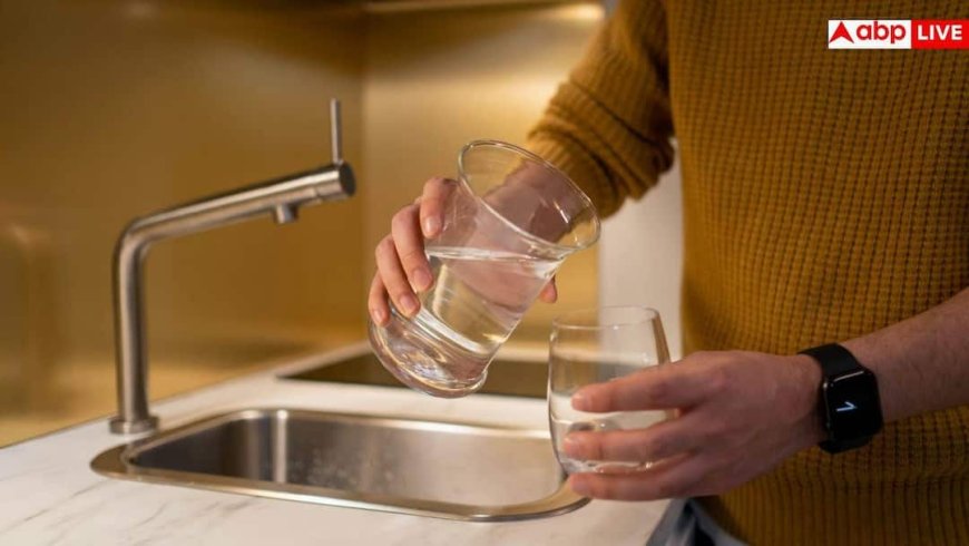 Drinking Water Before Meals: खाना खाने से पहले पानी पीने के लिए क्यों कहते हैं डॉक्टर्स, इस आदत से शरीर को कितना फायदा?