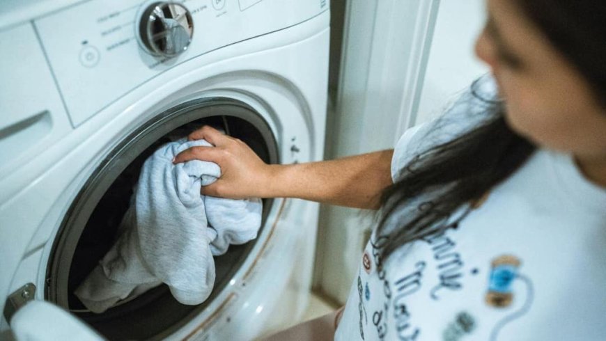 Washing Machine Stain Problem: क्या आपकी वॉशिंग मशीन भी लगा रही कपड़ों पर दाग, जानें क्यों होता है ऐसा?