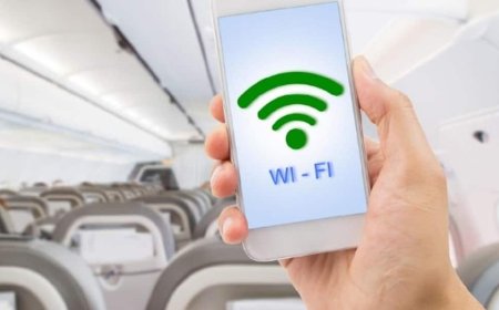 आसमान में उड़ते हुए भी फुल नेटवर्क! 30,000 फीट पर कैसे चलता है Airplane WiFi? सच जानकर रह जाएंगे हैरान