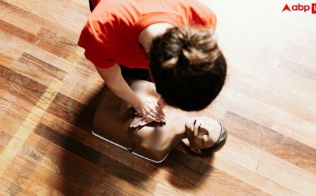 Cardiac Arrest: जिस शिक्षक से सीखा जीवनदान, उन्हीं की रुकी सांसों को छात्रों ने CPR देकर फिर से लौटाया