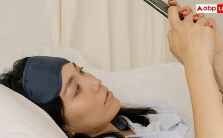 Sleep Cycle: कैसे लगातार स्क्रीन टाइम से बिगड़ती है स्लीप साइकिल? आज ही कर लें सुधार वरना हो जाएगा नुकसान 
