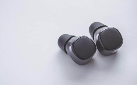 Earbuds का एक साइड नहीं कर रहा काम? जानिए क्यों हमेशा एक साइड पहले हो जाती है डिस्चार्ज और घर बैठे ऐसे करें ठीक