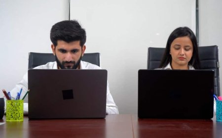 स्क्रीन देखते ही जलती हैं आंखें? फोन और लैपटॉप की ये 2 छुपी सेटिंग्स मिनटों में देंगी राहत
