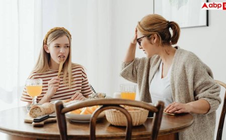 Teenage Daughter Problems: टीनएज बेटियों के बदलते बर्ताव को न लें हल्के में, पैरेंट्स की 1 गलती पड़ सकती है भारी