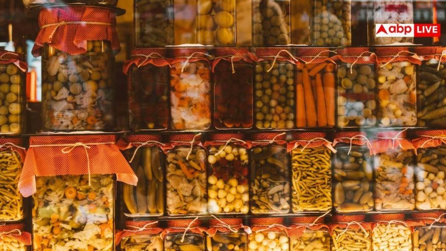 Pickle Mold: अचार में इस वजह से लग जाती है फफूंदी, जानें इसे बचाने के तरीके