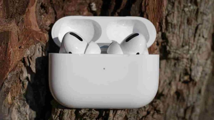 AirPods में कैमरा लाकर क्या करने वाला है Apple? जानिए Meta AI Glasses से कितना अलग होगा ये नया AI गैजेट