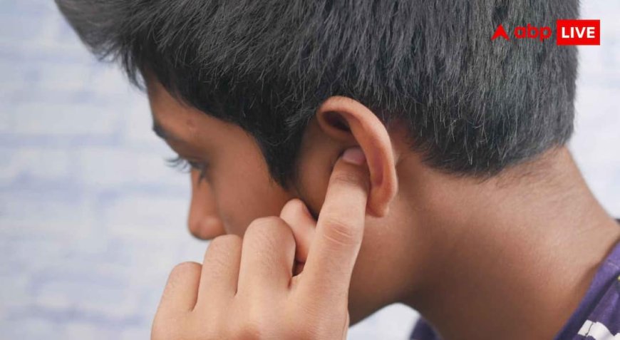 Ear Wax Removal Tips : कान में फंसे मैल को साफ करने में न करें ऐसी गलती, हो सकता है बहरापन