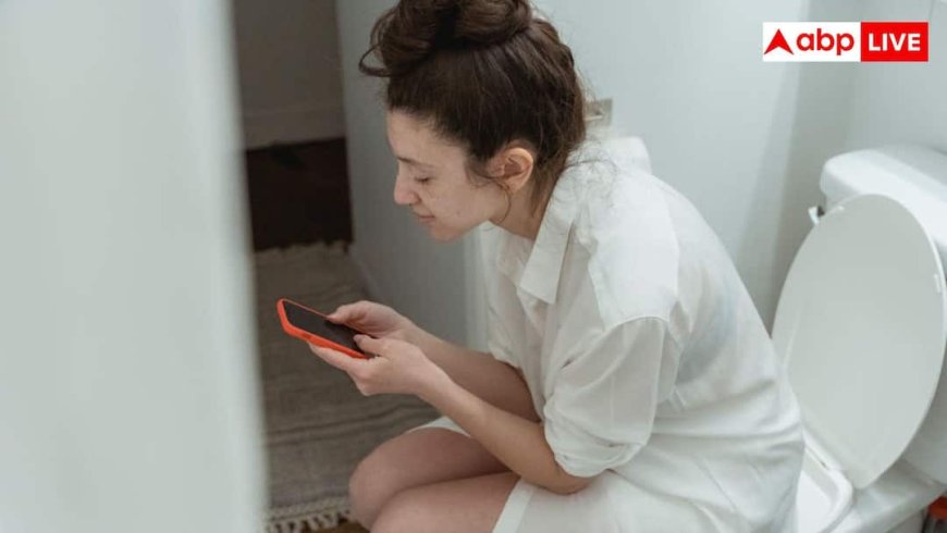Sitting Too Long On Toilet: क्या आप भी टॉयलेट में 15 मिनट से ज्यादा बैठते हैं? डॉक्टर ने बताया कितनी खतरनाक है ये आदत