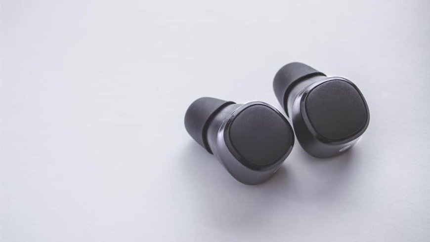 Earbuds का एक साइड नहीं कर रहा काम? जानिए क्यों हमेशा एक साइड पहले हो जाती है डिस्चार्ज और घर बैठे ऐसे करें ठीक